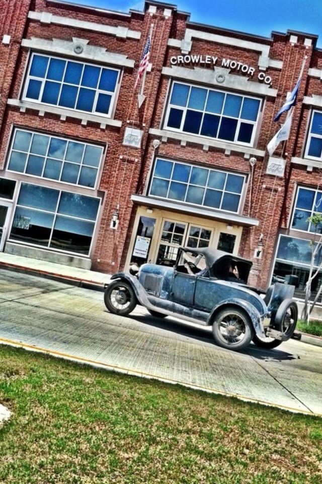 building exterior, land vehicle, transportation, architecture, mode of transport, built structure, bicycle, street, car, parked, stationary, parking, road, city, day, motorcycle, building, window, outdoors, sunlight