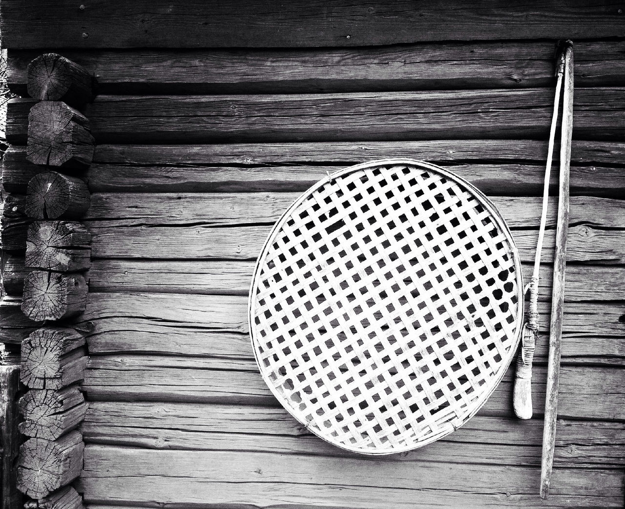 wood - material, wooden, still life, close-up, single object, indoors, pattern, wood, table, plank, circle, textured, two objects, no people, high angle view, geometric shape, shape, design, brown, metal