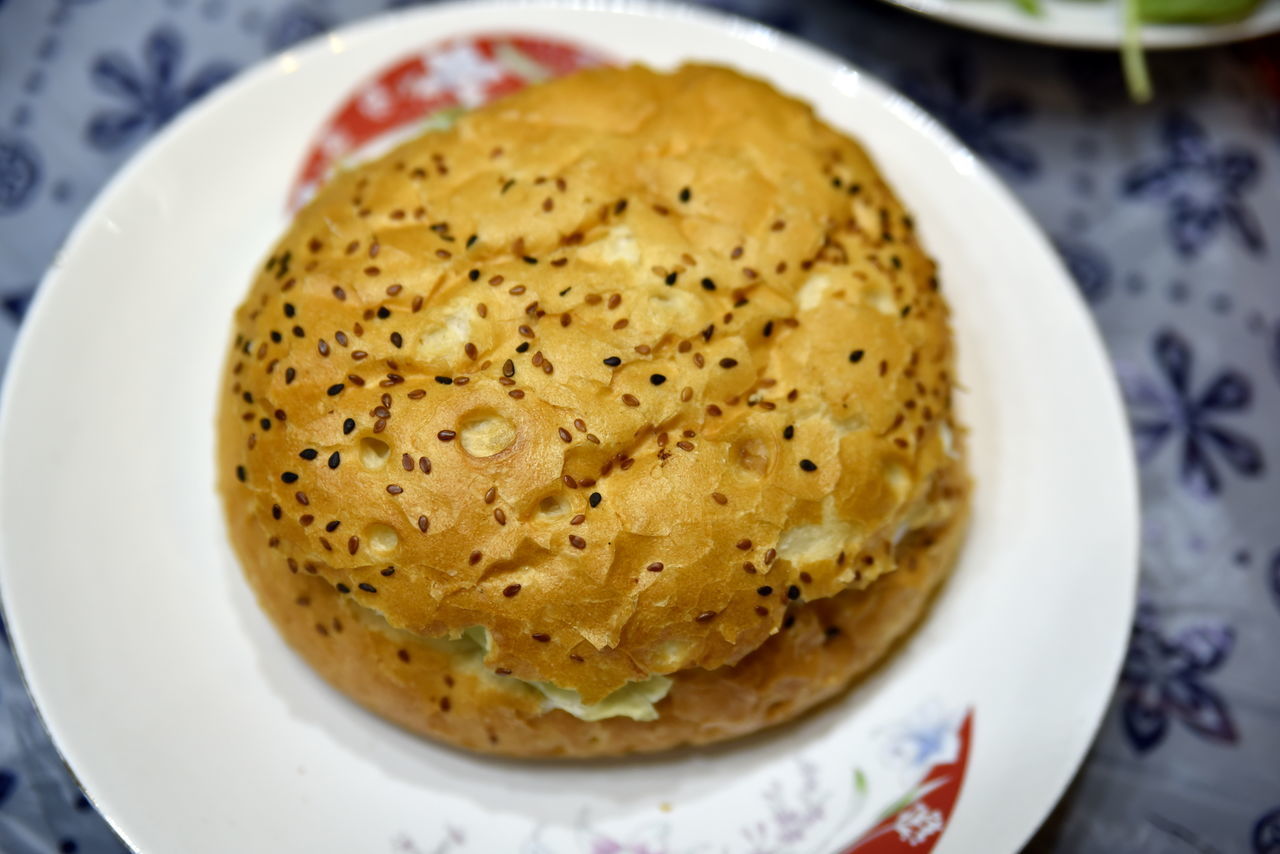 HIGH ANGLE VIEW OF BREAKFAST