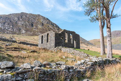 Old ruins of building against sky