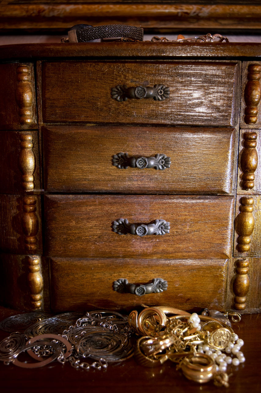 chest of drawers, furniture, indoors, drawer, wood, wealth, no people, metal, filing cabinet, chiffonier, luxury, container, dresser, architecture, history, the past, old, book