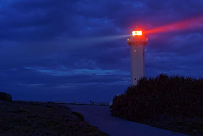 Scenic view of sea against cloudy sky at dusk