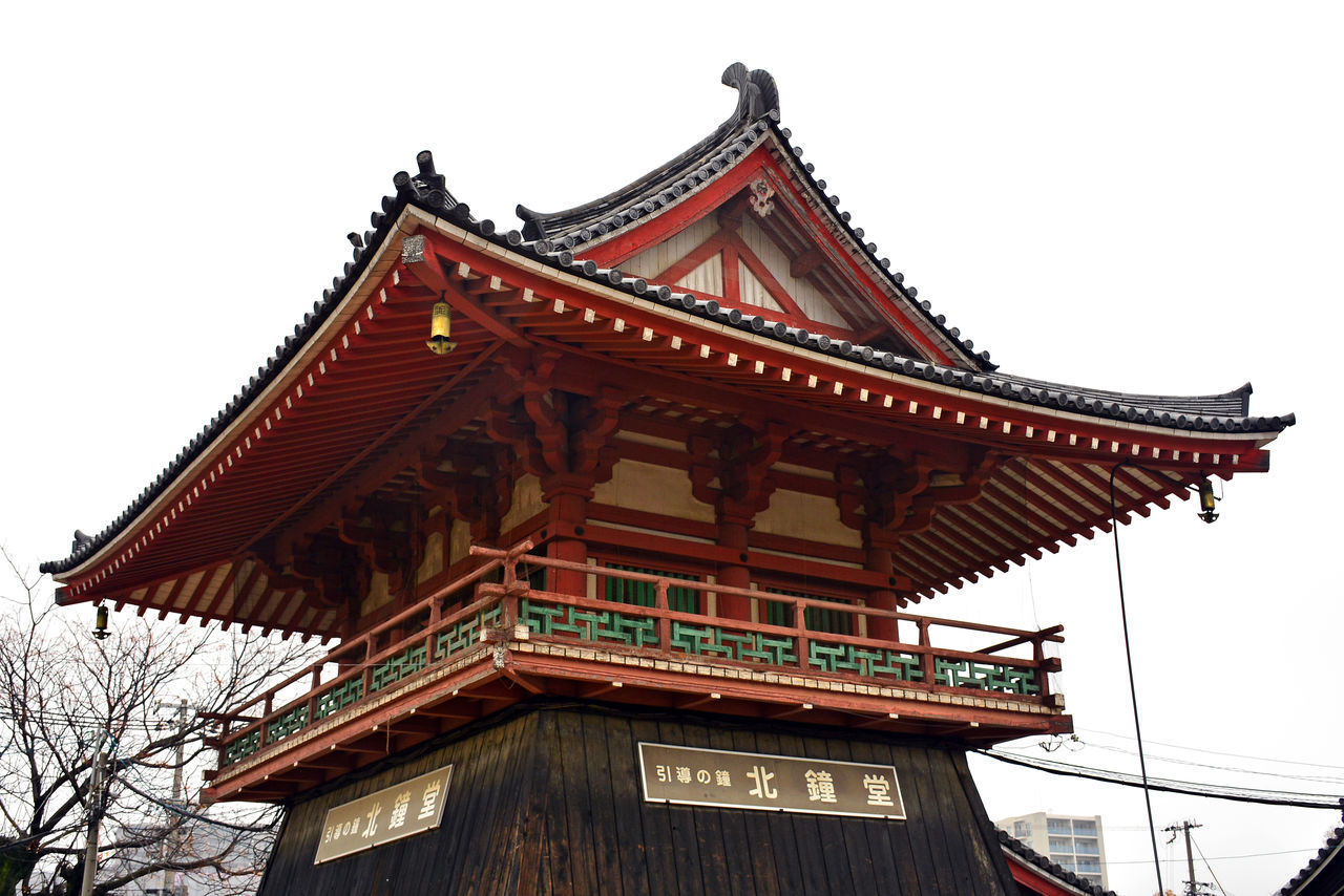 LOW ANGLE VIEW OF TEMPLE ON BUILDING AGAINST SKY