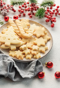 Tasty homemade christmas cookies. baked traditional gingerbread cookies and decorations.