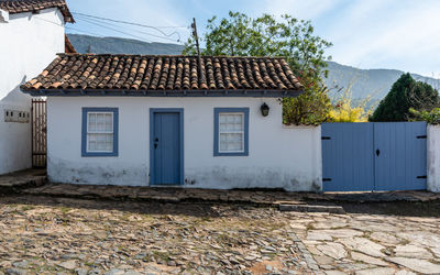 Exterior of house against sky