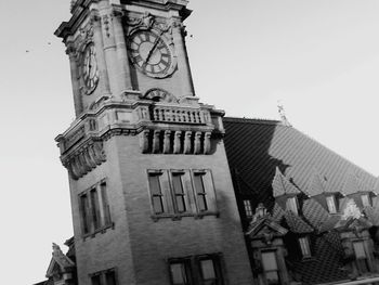 Low angle view of clock tower against clear sky