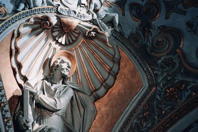 Statue of angel outside temple building