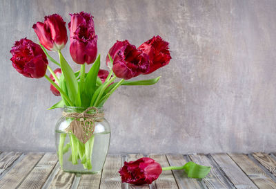 Close-up of flowers in vase on table