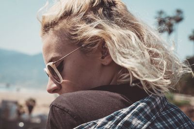 Close-up of woman wearing sunglasses against sky