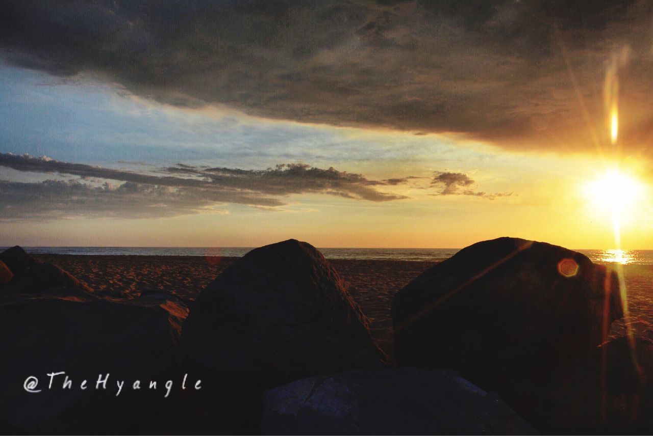 sunset, sun, scenics, sea, sky, beauty in nature, tranquil scene, sunlight, cloud - sky, sunbeam, tranquility, nature, cloud, majestic, orange color, dramatic sky, non-urban scene, flying, outdoors, aerial view, cloudscape, vacations, distant, no people, atmosphere