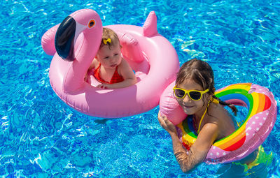 Portrait of woman wearing sunglasses in swimming pool