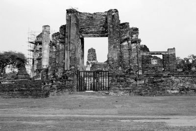 Old ruin building against sky