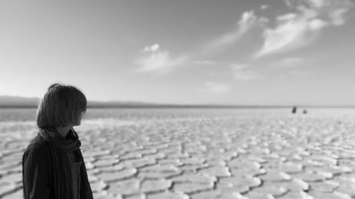 Woman looking at sea against sky