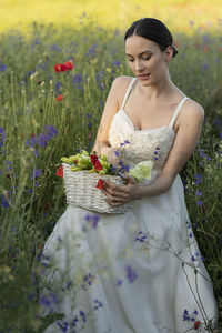 Portrait of smiling young woman with bouquet