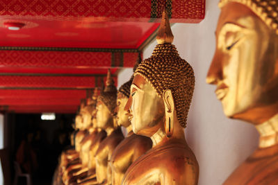 Golden buddha statues in row at wat pho temple
