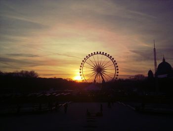 Silhouette ferris wheel against sky at night