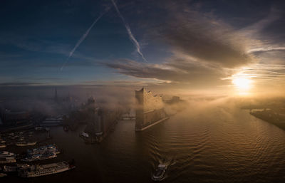 The elbphilharmonie at sunrise with fog