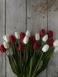 Close-up of red roses in vase on table