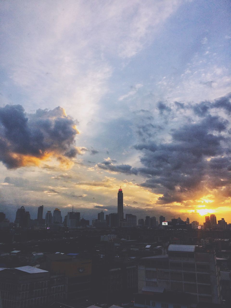 building exterior, architecture, built structure, cloud - sky, sky, city, building, sunset, cityscape, no people, nature, office building exterior, landscape, urban skyline, skyscraper, residential district, outdoors, tall - high, orange color, sunlight, modern, romantic sky, financial district