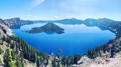 Panoramic view of lake and mountains against sky