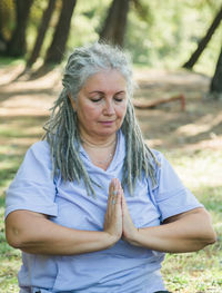 Portrait of young woman sitting on field