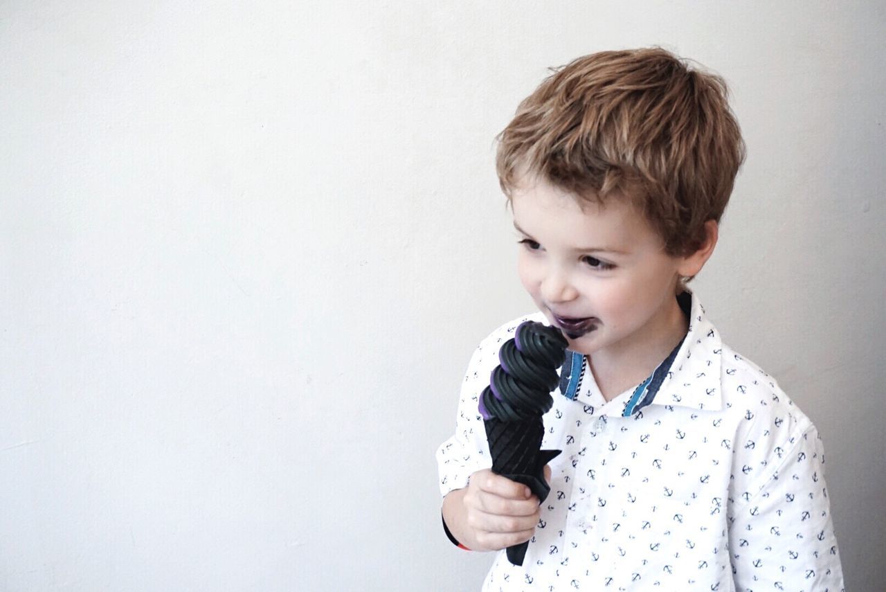 childhood, boys, ice cream, elementary age, holding, one person, sweet food, frozen food, white background, day