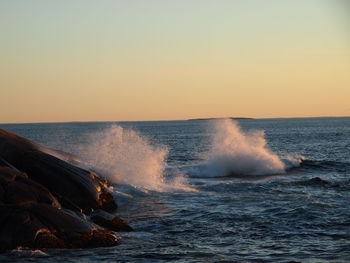 Rocky waves 