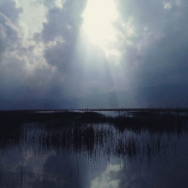 water, sky, reflection, tranquility, tranquil scene, cloud - sky, scenics, beauty in nature, lake, nature, cloudy, waterfront, weather, sun, cloud, idyllic, sunbeam, outdoors, overcast, no people