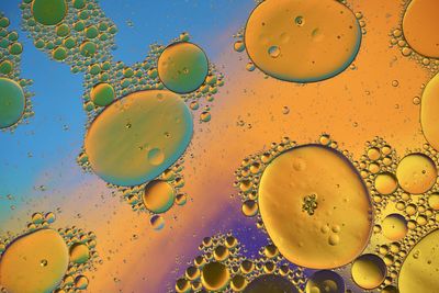 Full frame shot of bubbles in water