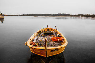 Sailboat in lake against sky