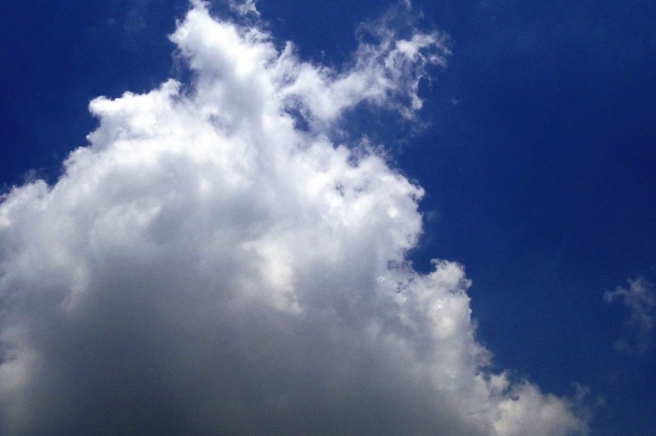 sky, low angle view, blue, cloud - sky, beauty in nature, sky only, tranquility, scenics, nature, tranquil scene, cloud, cloudscape, cloudy, backgrounds, idyllic, white color, day, outdoors, no people, full frame