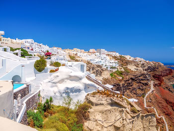 Amazing sea view on traditional white cave house on santorini island. santorini, cyclades, greece