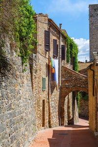 Alley with hanging laundry