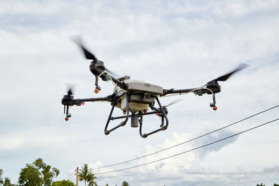 Agriculture drone fly to sprayed fertilizer using drone ai artificial intelligence