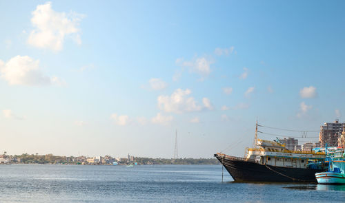 Fishing boats in sea against sky