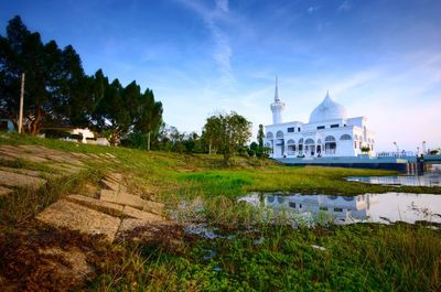 View of temple building against sky