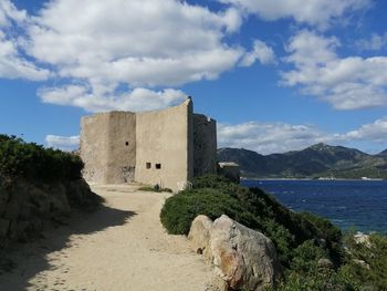 Historic building by sea against sky