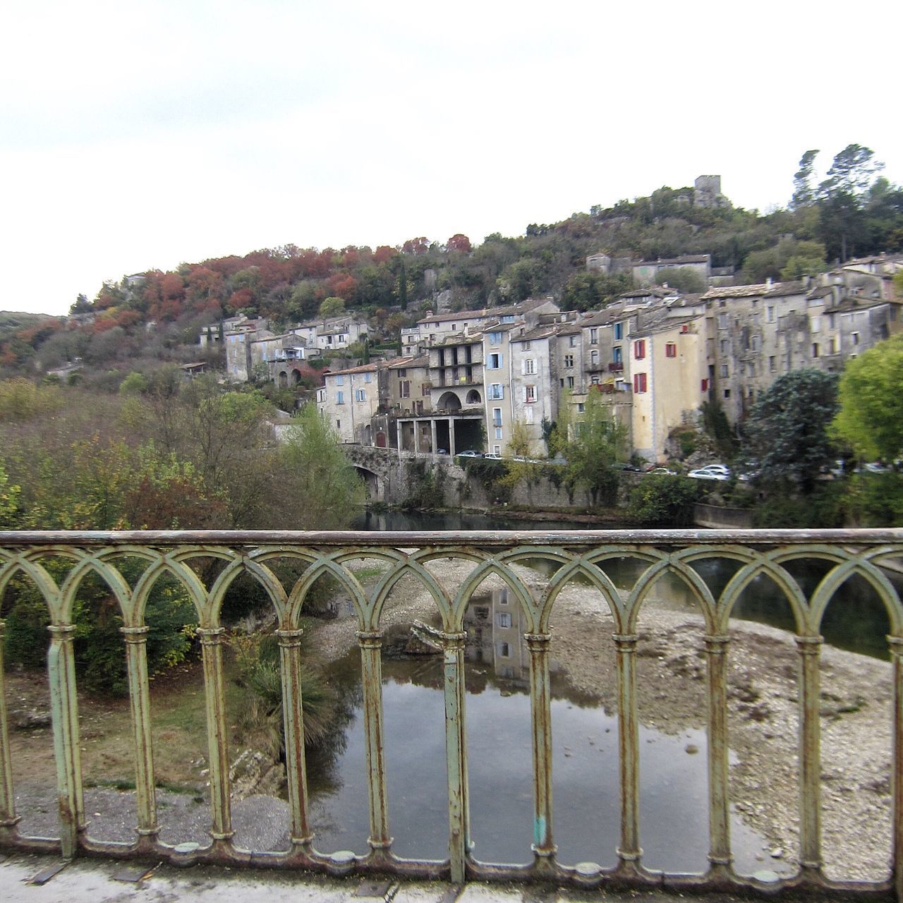 BRIDGE OVER RIVER AGAINST SKY