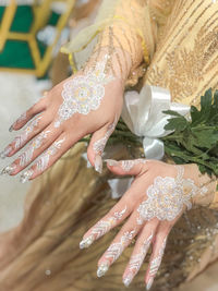 Cropped hand of woman with bouquet