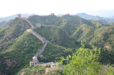 Great wall of china on mountains against clear sky