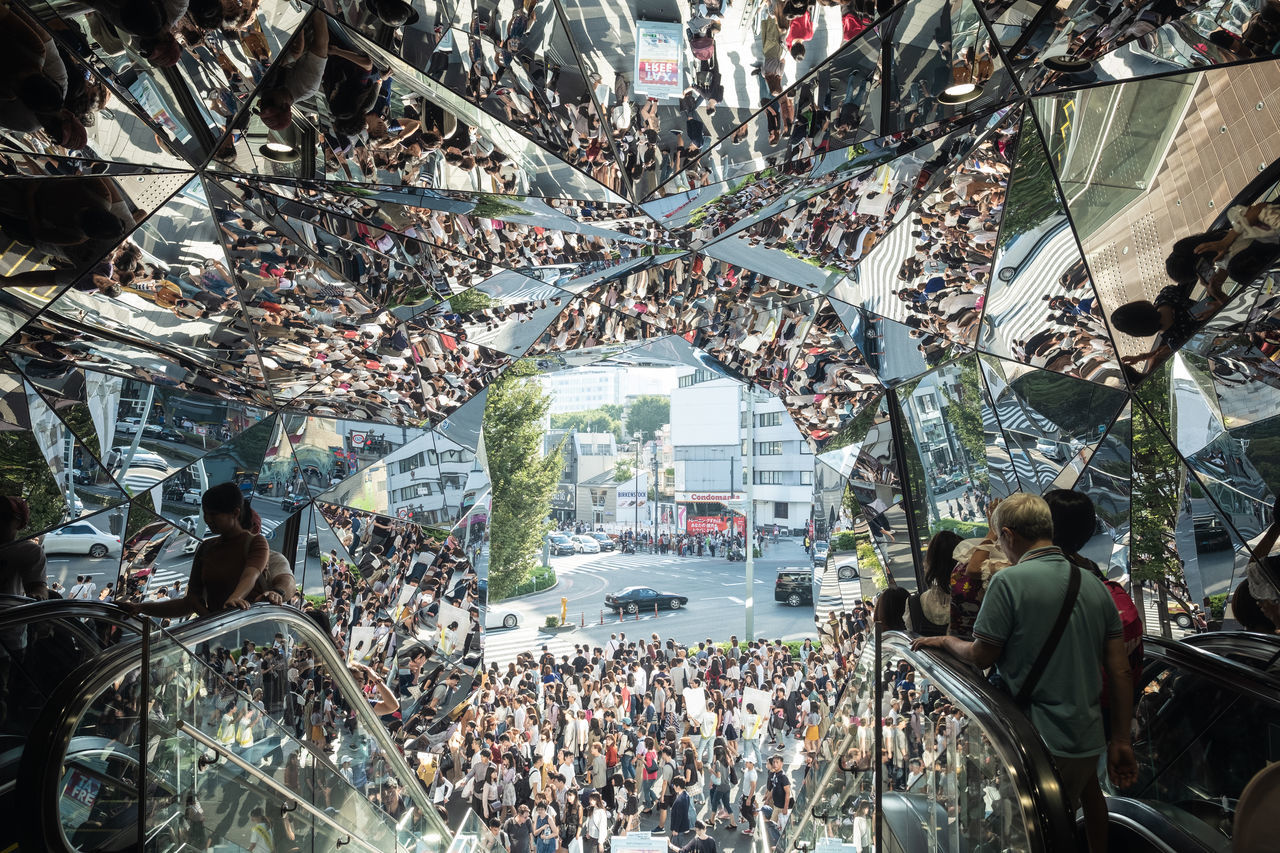 crowd, group of people, real people, large group of people, city, architecture, men, built structure, market, lifestyles, retail, shopping, building exterior, adult, leisure activity, crowded, outdoors, women, street market, place