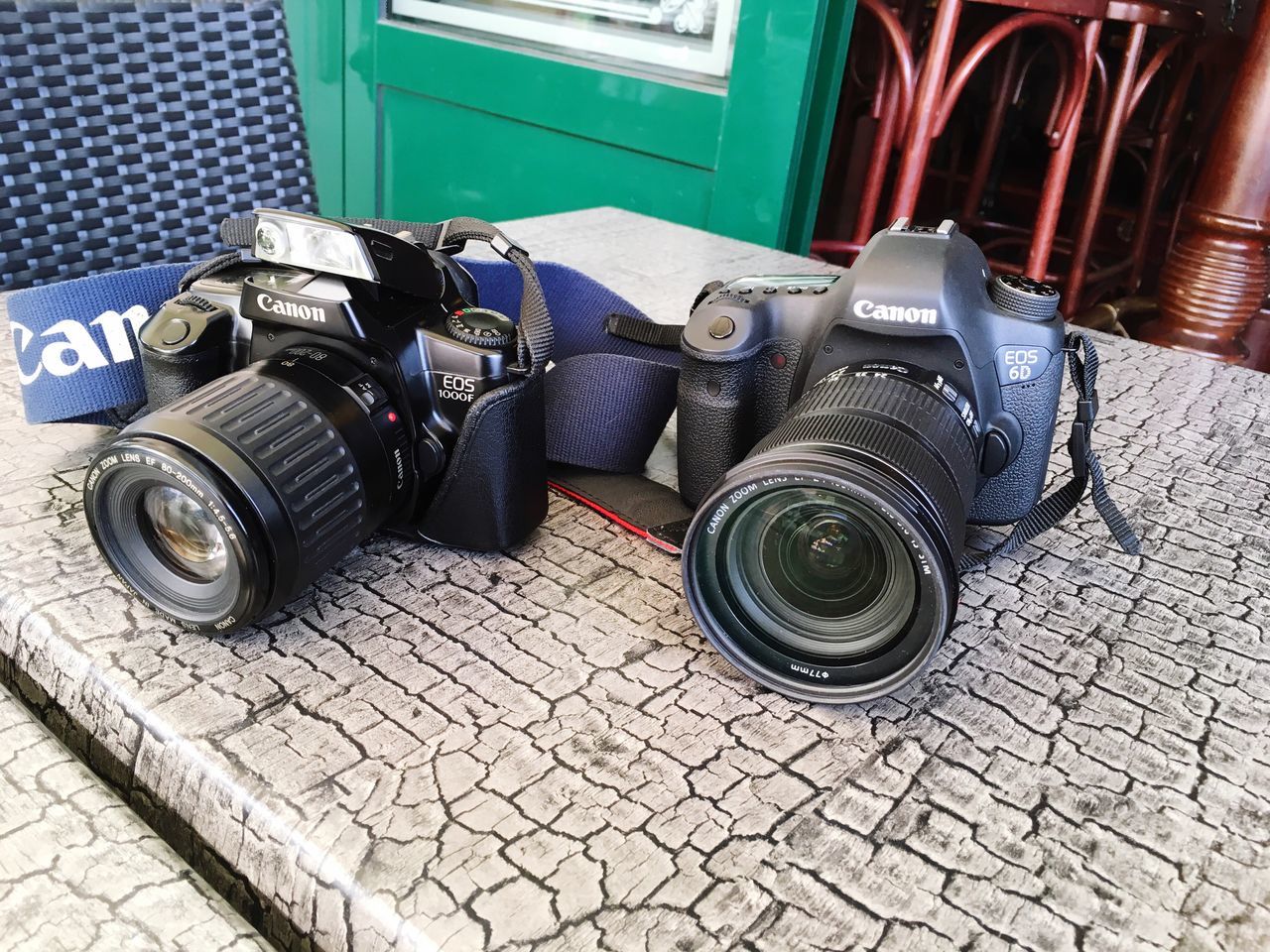 Eos 1000f