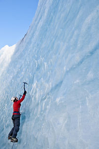 Woman climbing on the fjallsjökull glacier in iceland