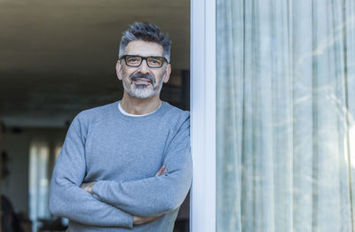 Portrait of smiling mature man wearing glasses