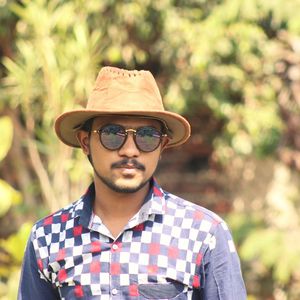Portrait of young man wearing sunglasses