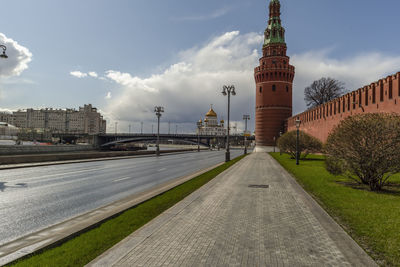 Road passing through city buildings