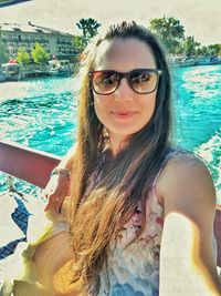 Portrait of smiling young woman in sunglasses