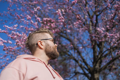 Side view of man looking away