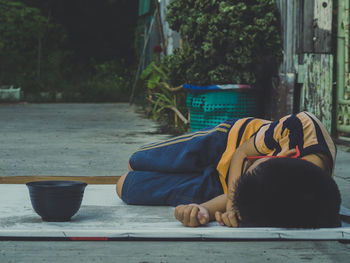 Beggar sleeping on footpath 