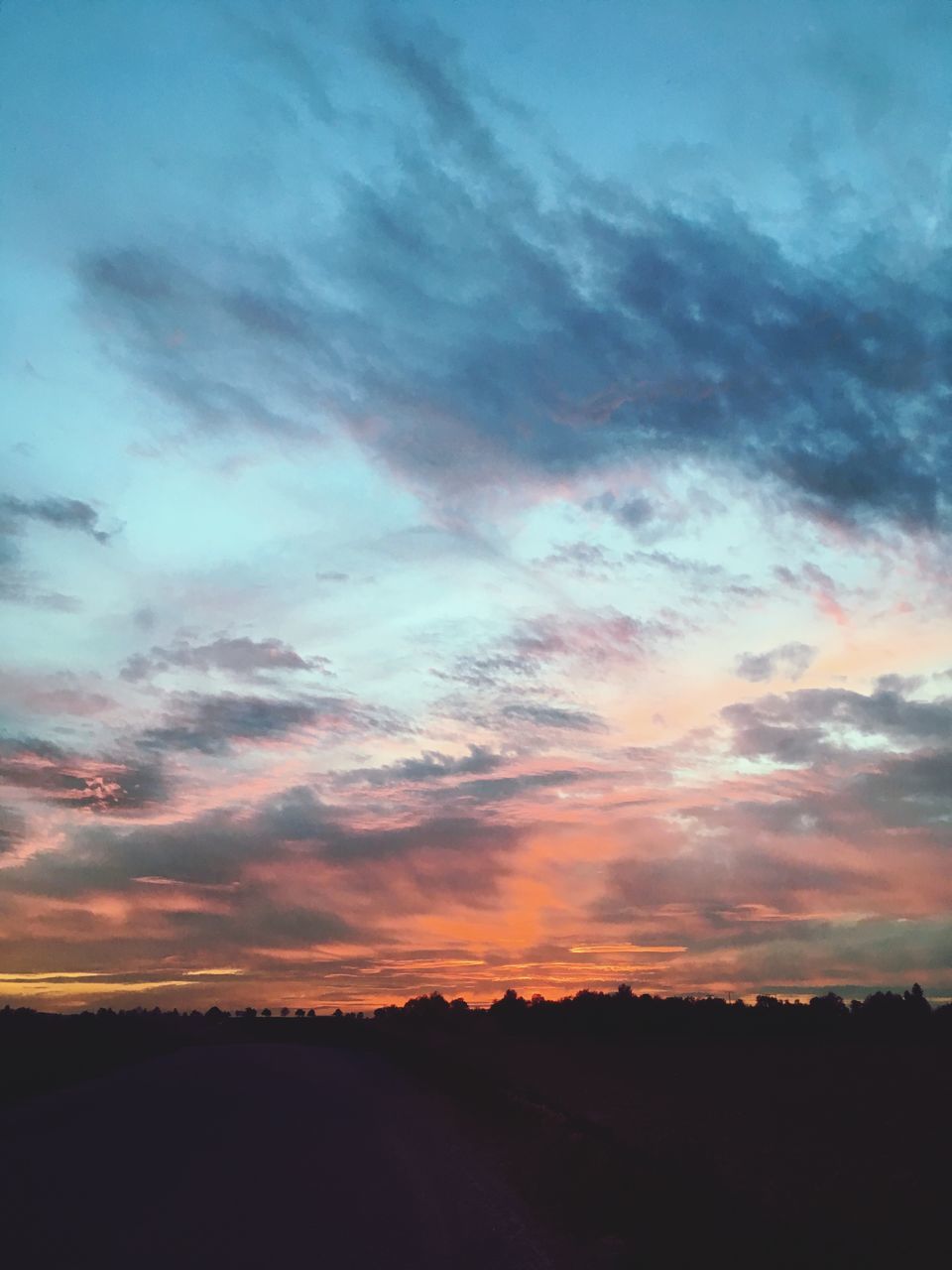 sunset, sky, nature, beauty in nature, silhouette, scenics, no people, cloud - sky, outdoors, day